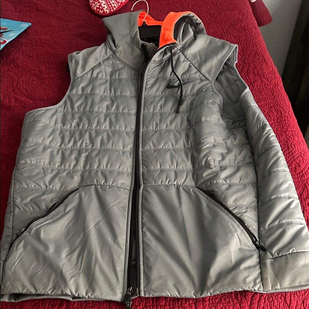 Nike Men's Gray and Orange Puffer Vest - Picture 4 of 4